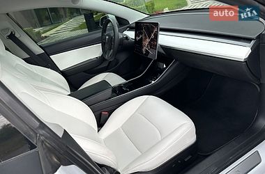 Седан Tesla Model 3 2019 в Ужгороде