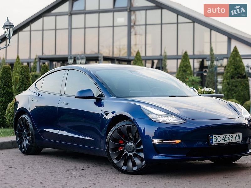Седан Tesla Model 3 2021 в Стрию