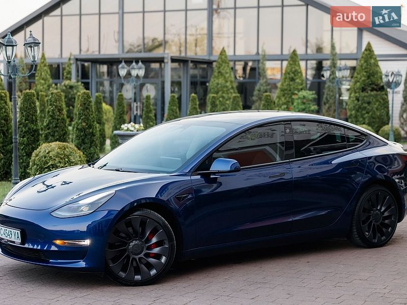 Седан Tesla Model 3 2021 в Стрию