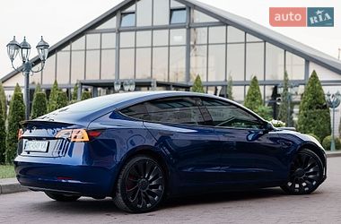 Седан Tesla Model 3 2021 в Стрию