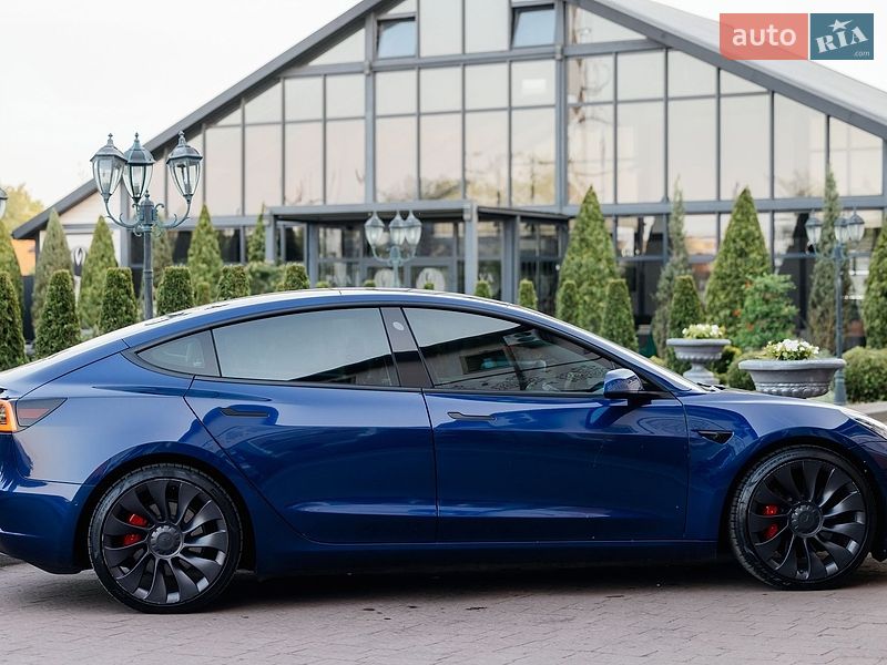 Седан Tesla Model 3 2021 в Стрию