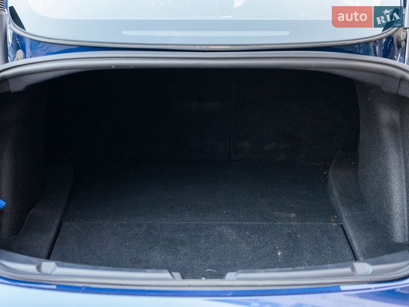 Седан Tesla Model 3 2021 в Стрию