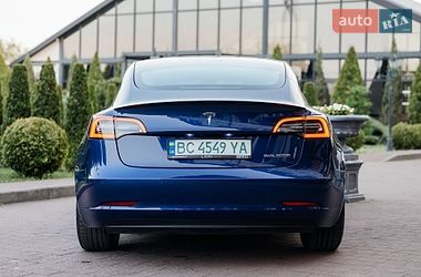 Седан Tesla Model 3 2021 в Стрию