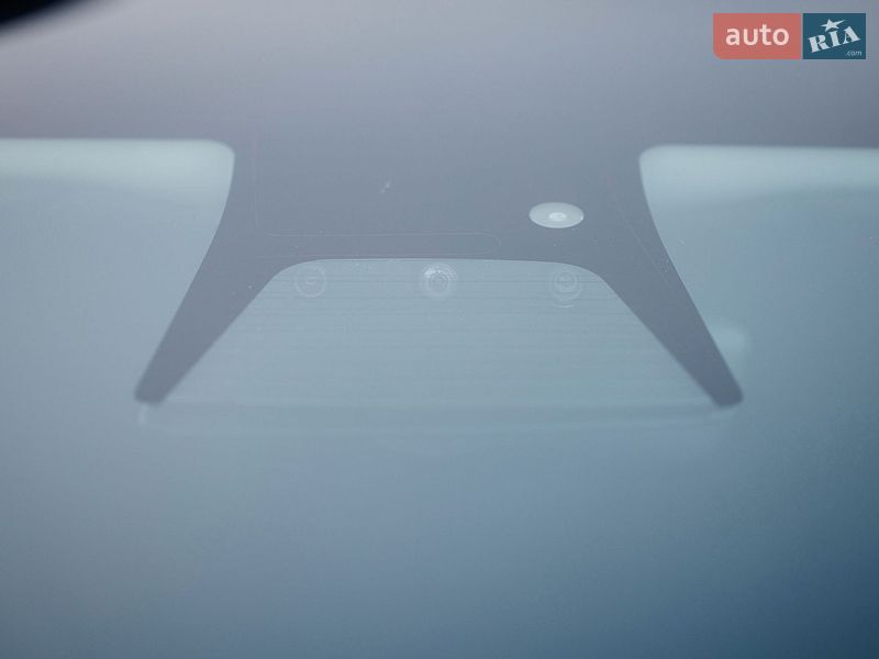 Седан Tesla Model 3 2021 в Стрию