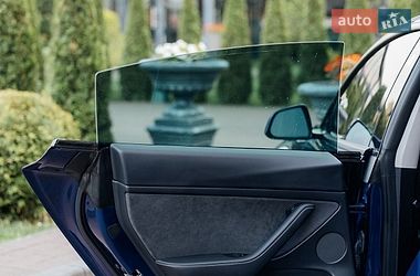 Седан Tesla Model 3 2021 в Стрию
