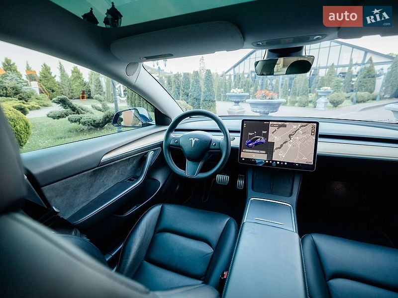 Седан Tesla Model 3 2021 в Стрию
