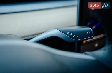 Седан Tesla Model 3 2021 в Стрию