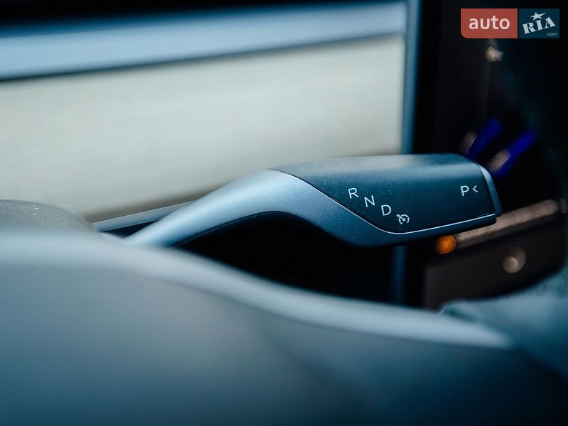 Седан Tesla Model 3 2021 в Стрию