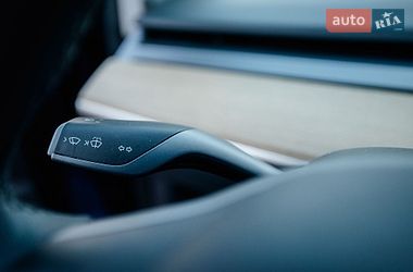 Седан Tesla Model 3 2021 в Стрию