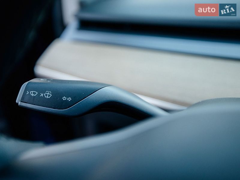 Седан Tesla Model 3 2021 в Стрию