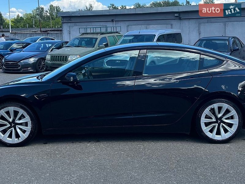Седан Tesla Model 3 2021 в Києві