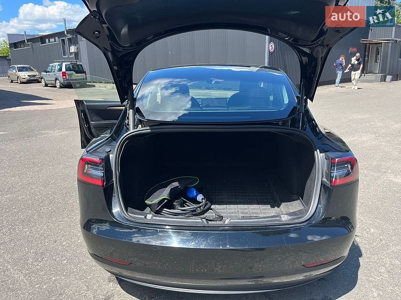 Седан Tesla Model 3 2021 в Києві