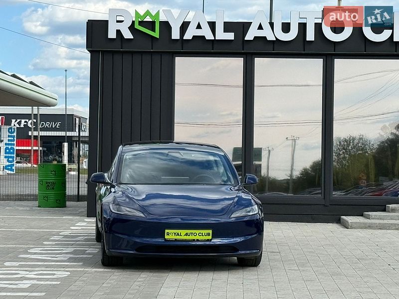 Седан Tesla Model 3 2024 в Львове