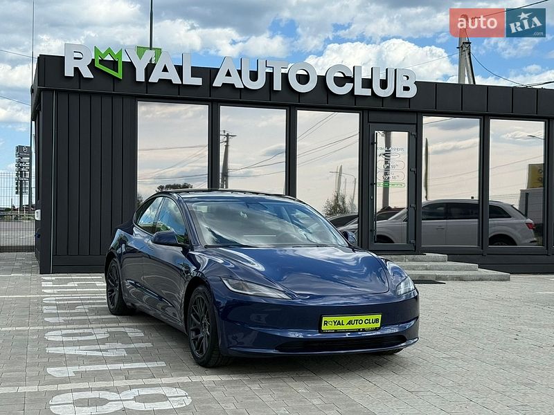 Седан Tesla Model 3 2024 в Львове