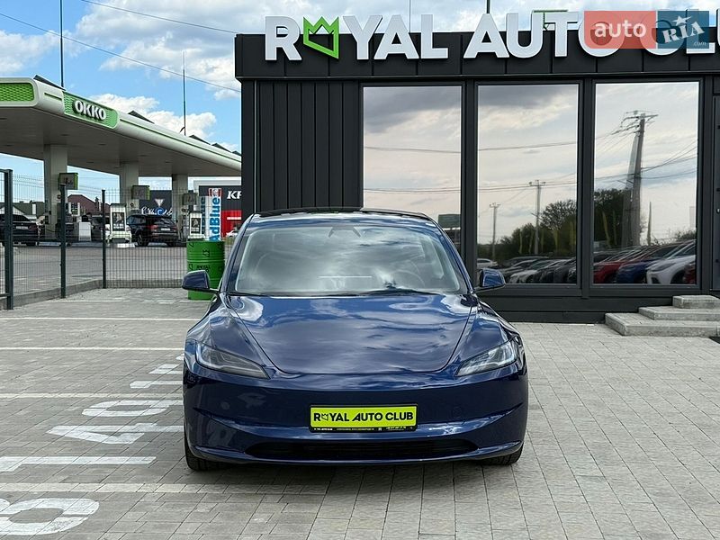 Седан Tesla Model 3 2024 в Львове