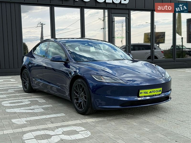 Седан Tesla Model 3 2024 в Львове