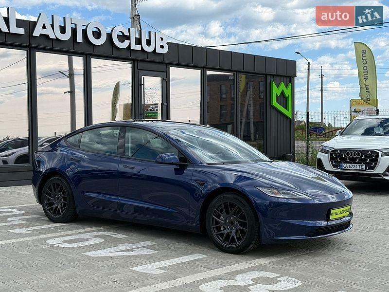Седан Tesla Model 3 2024 в Львові