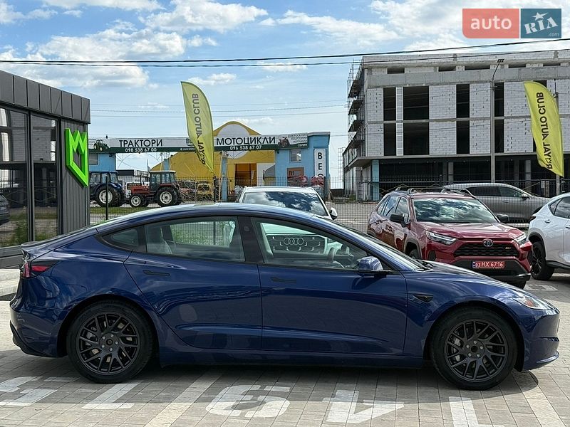 Седан Tesla Model 3 2024 в Львове