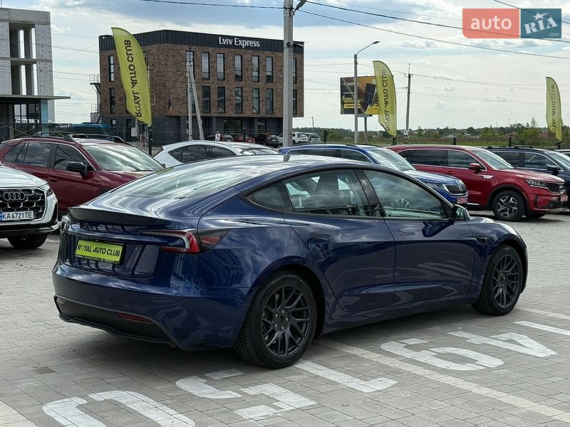 Седан Tesla Model 3 2024 в Львове