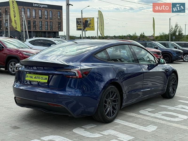 Седан Tesla Model 3 2024 в Львове