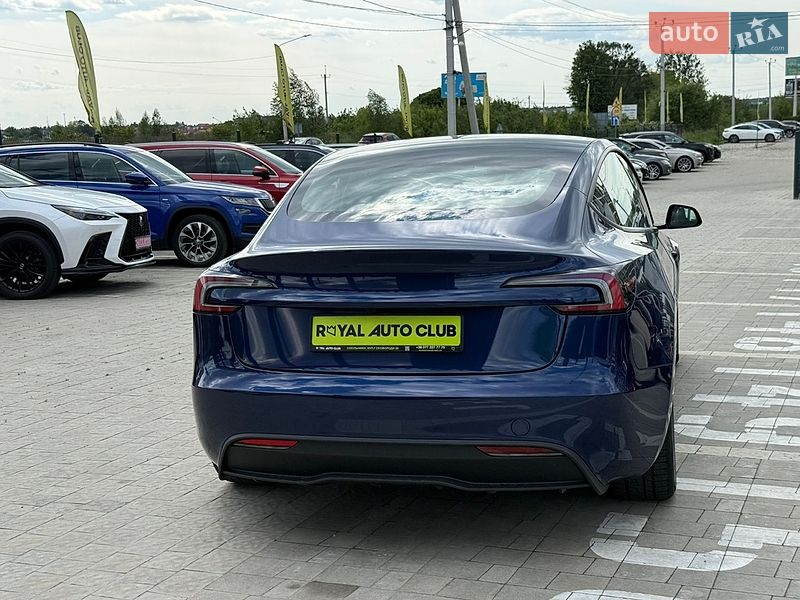 Седан Tesla Model 3 2024 в Львове