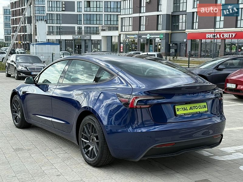 Седан Tesla Model 3 2024 в Львове