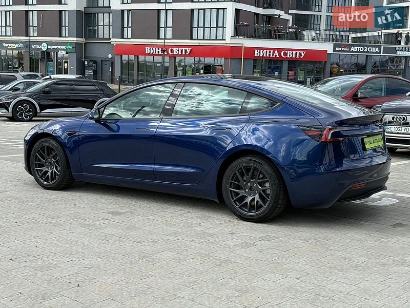 Седан Tesla Model 3 2024 в Львове