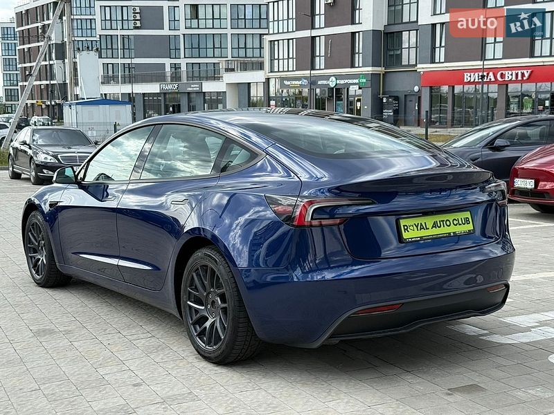 Седан Tesla Model 3 2024 в Львове