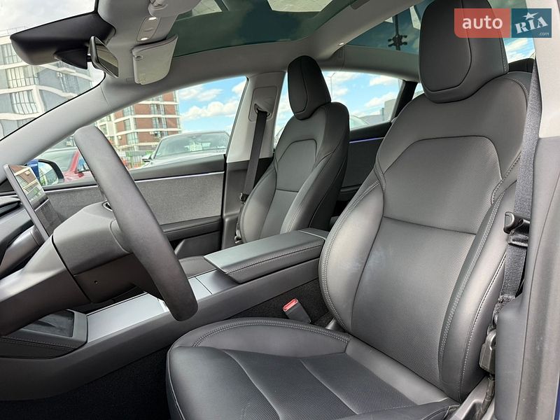 Седан Tesla Model 3 2024 в Львове