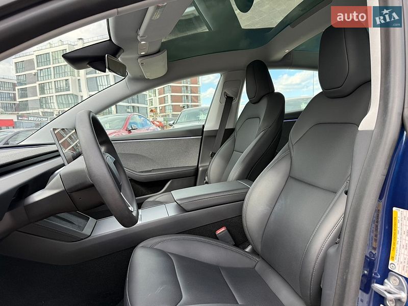 Седан Tesla Model 3 2024 в Львове