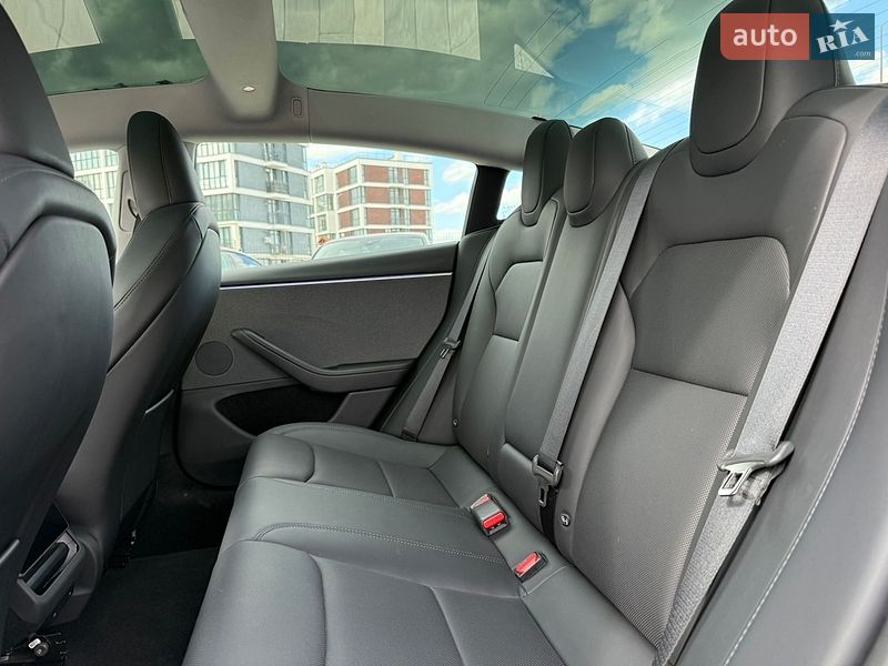 Седан Tesla Model 3 2024 в Львове