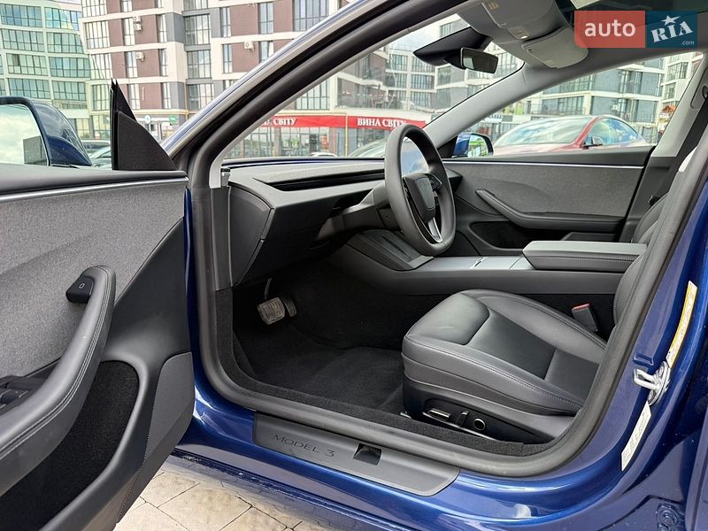 Седан Tesla Model 3 2024 в Львове