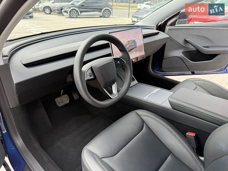 Седан Tesla Model 3 2024 в Львове