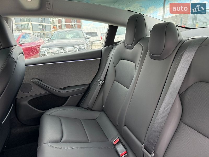 Седан Tesla Model 3 2024 в Львове