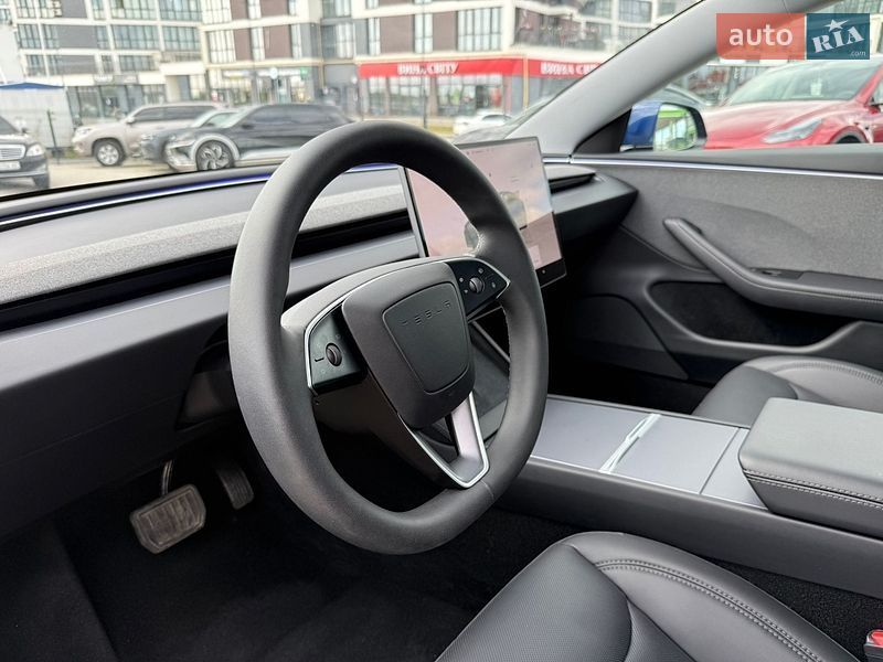 Седан Tesla Model 3 2024 в Львове