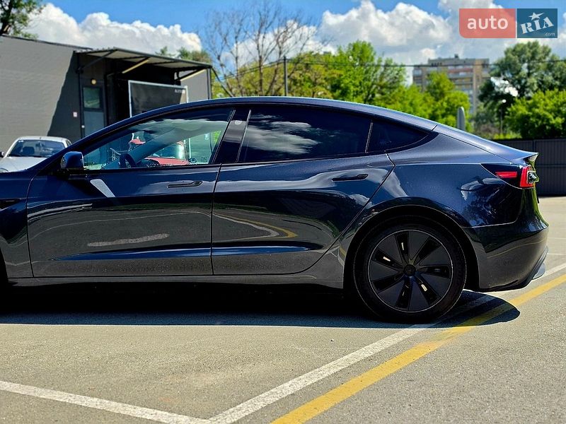 Седан Tesla Model 3 2024 в Киеве