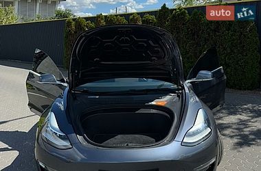 Седан Tesla Model 3 2018 в Борисполе