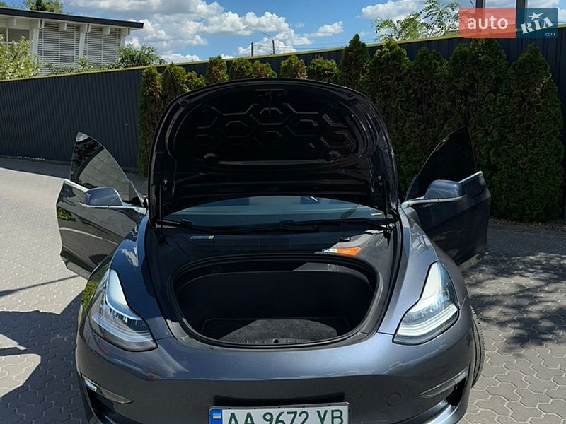 Седан Tesla Model 3 2018 в Борисполе