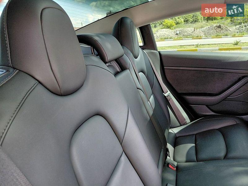 Седан Tesla Model 3 2023 в Києві