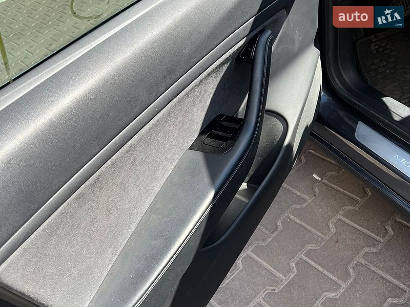 Седан Tesla Model 3 2019 в Києві