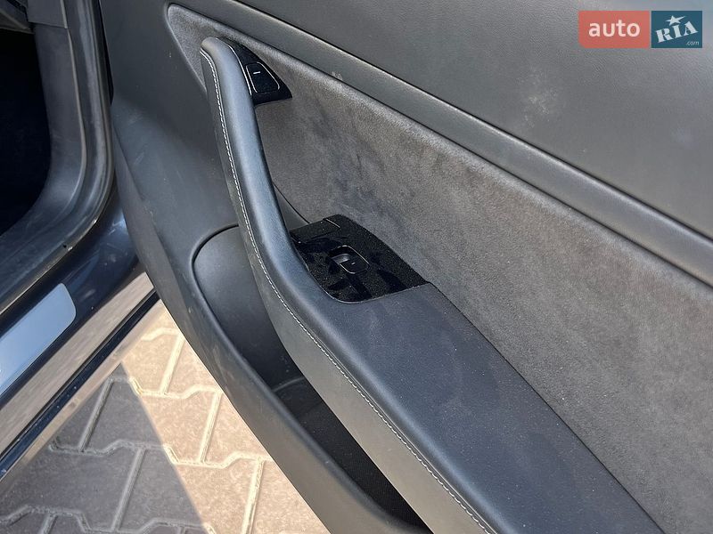 Седан Tesla Model 3 2019 в Києві