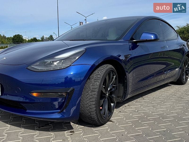 Седан Tesla Model 3 2022 в Виннице
