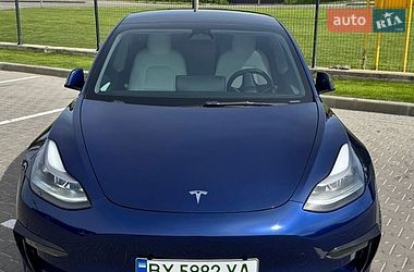 Седан Tesla Model 3 2022 в Виннице