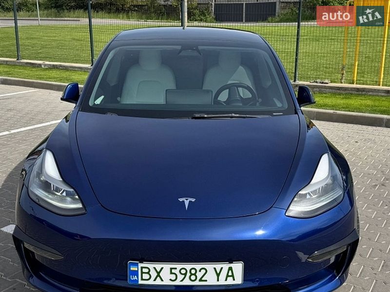 Седан Tesla Model 3 2022 в Виннице