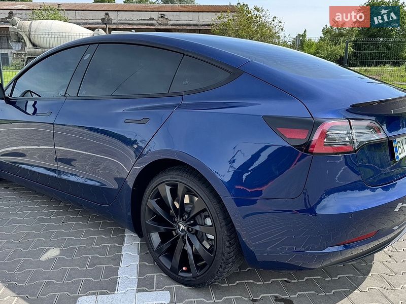 Седан Tesla Model 3 2022 в Виннице