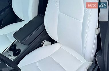 Седан Tesla Model 3 2022 в Виннице