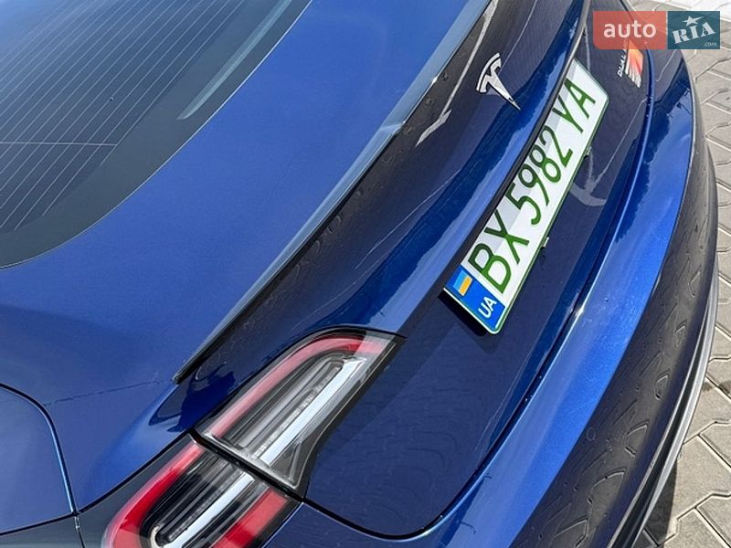 Седан Tesla Model 3 2022 в Виннице