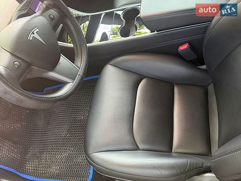 Седан Tesla Model 3 2018 в Днепре