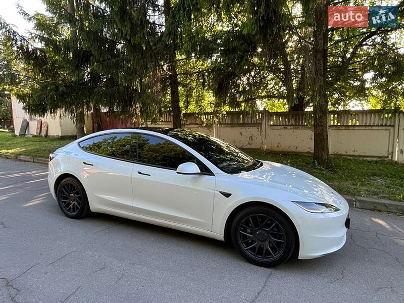 Седан Tesla Model 3 2023 в Виннице
