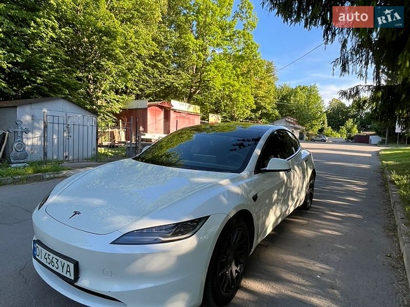 Седан Tesla Model 3 2023 в Виннице